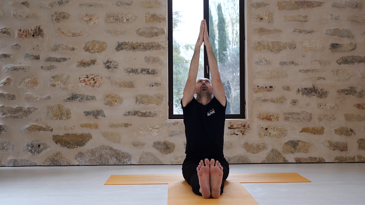 להעמיק בכפיפות לפנים ופיתולים